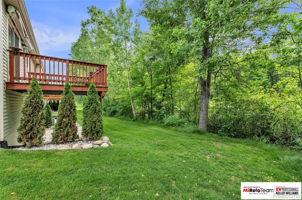 1909 Egret Pointe Genoa Township MI 48843