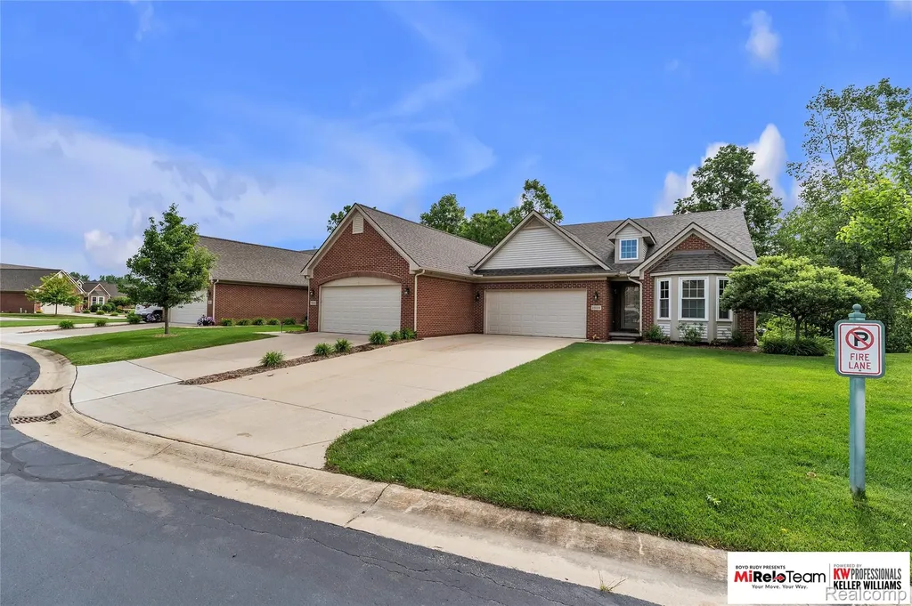 1909 Egret Pointe Genoa Township MI 48843