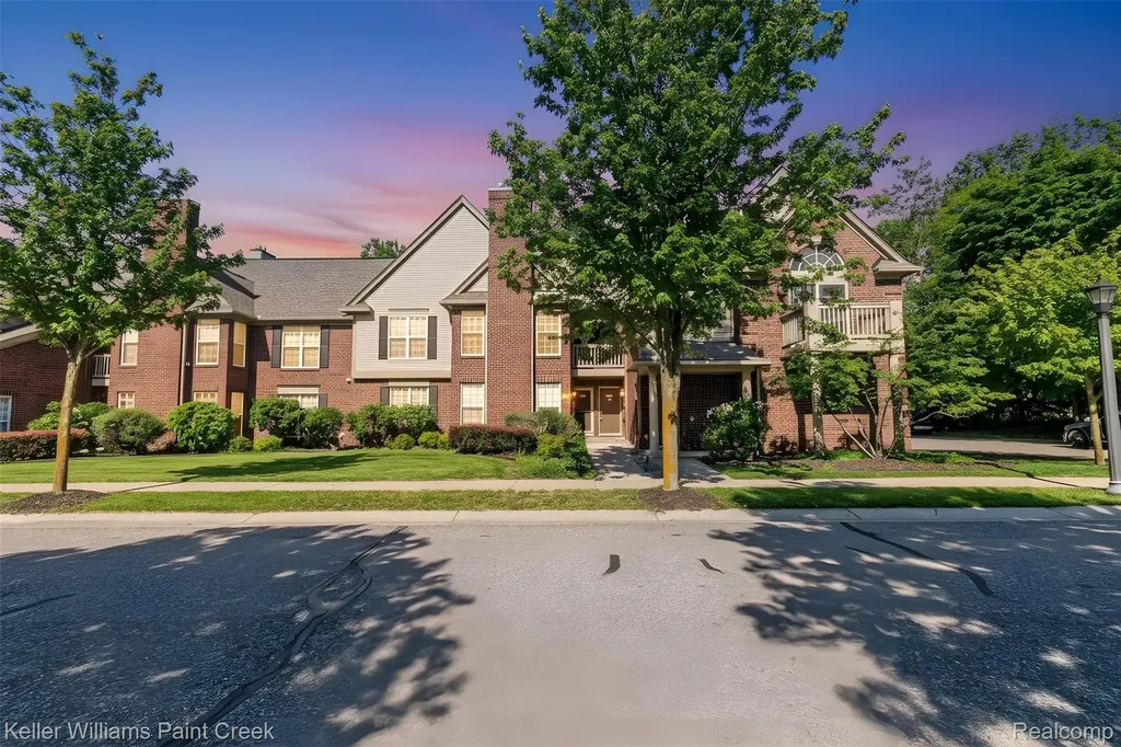 28569 Carlton Way Drive Novi City MI 48377