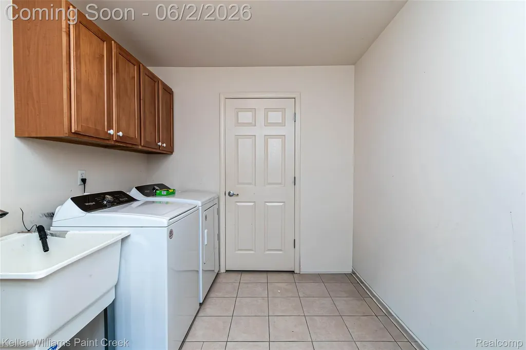 28569 Carlton Way Drive Novi City MI 48377