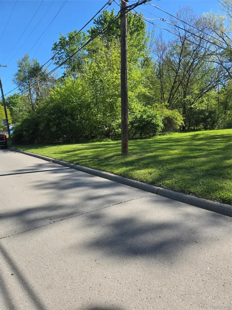 5133 Admiral Street Westland City MI 48186