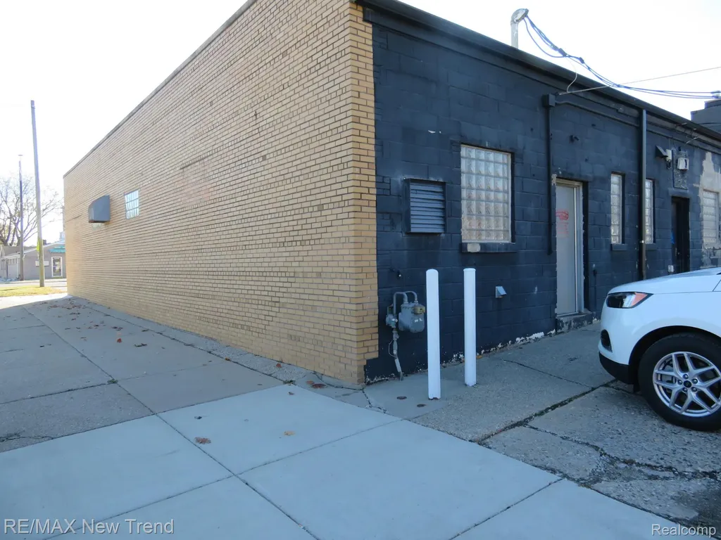 26114 W 6 Mile Road Redford Charter Township MI 48240