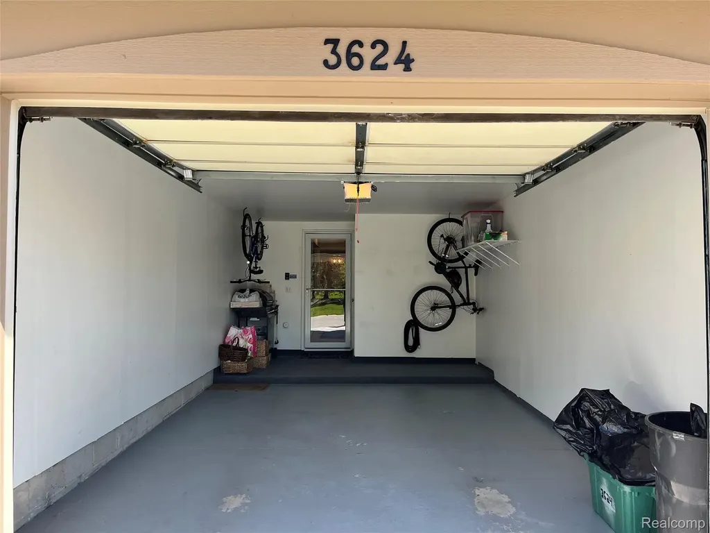 3624 N Oakmonte Boulevard Oakland Charter Township MI 48306
