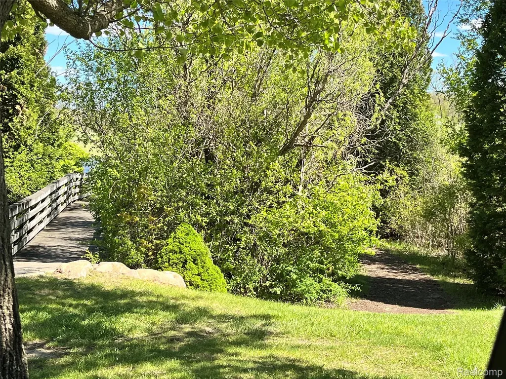 3624 N Oakmonte Boulevard Oakland Charter Township MI 48306