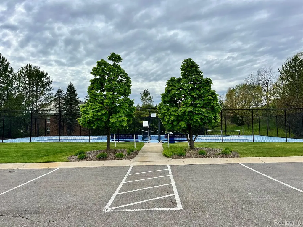 3624 N Oakmonte Boulevard Oakland Charter Township MI 48306