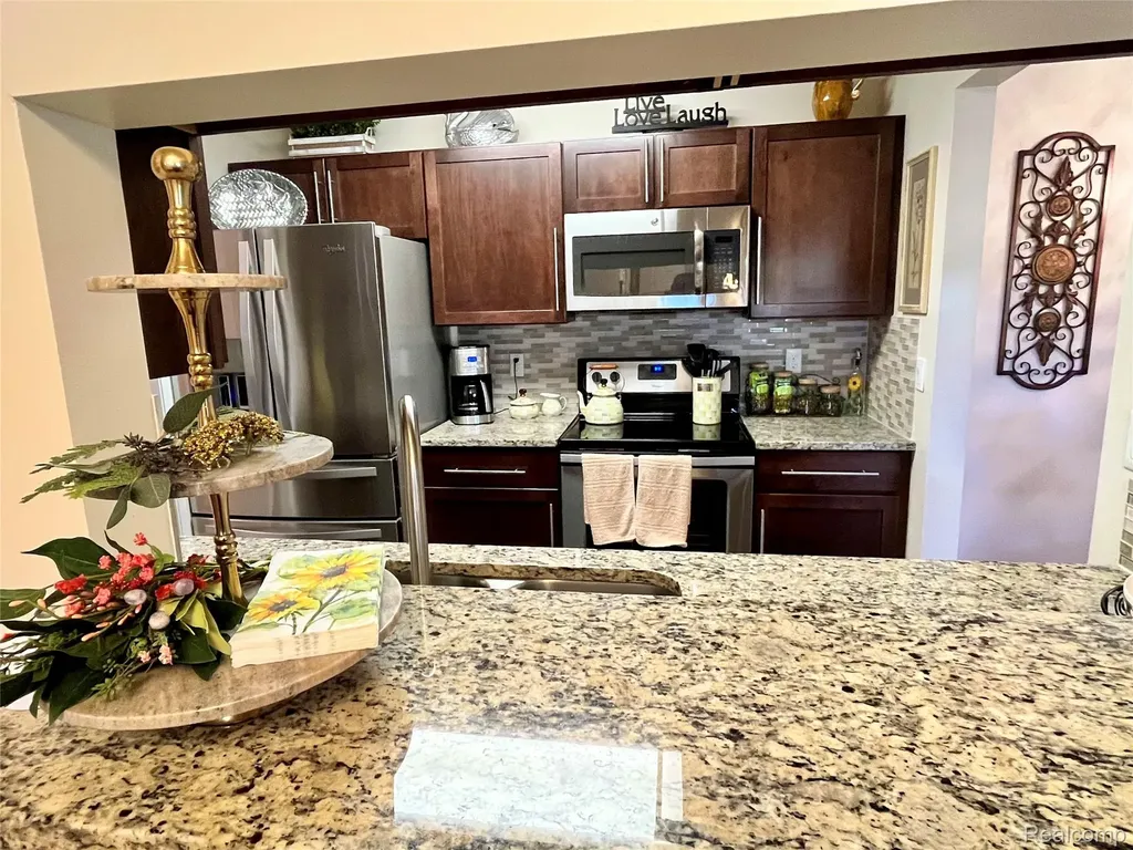 3624 N Oakmonte Boulevard Oakland Charter Township MI 48306