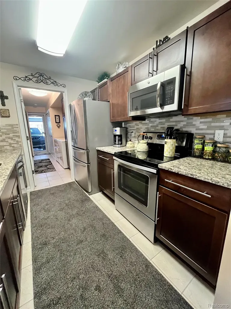 3624 N Oakmonte Boulevard Oakland Charter Township MI 48306