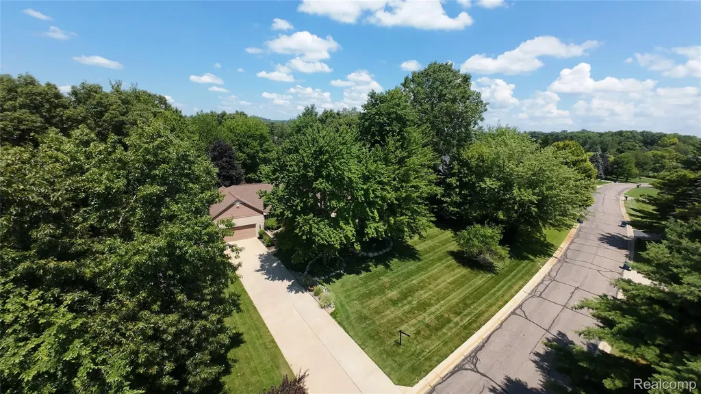 6093 Rosewood Parkway White Lake Charter Township MI 48383