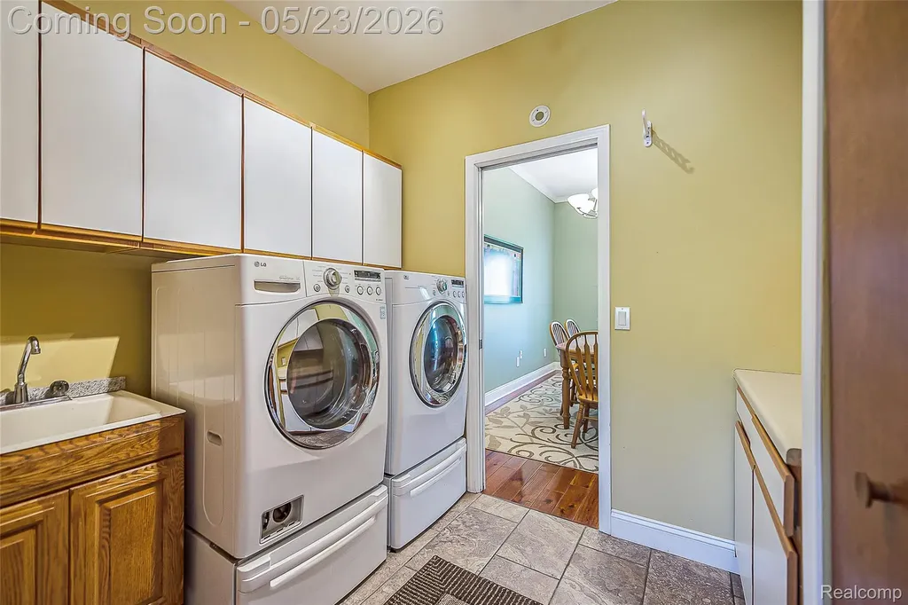 6093 Rosewood Parkway White Lake Charter Township MI 48383