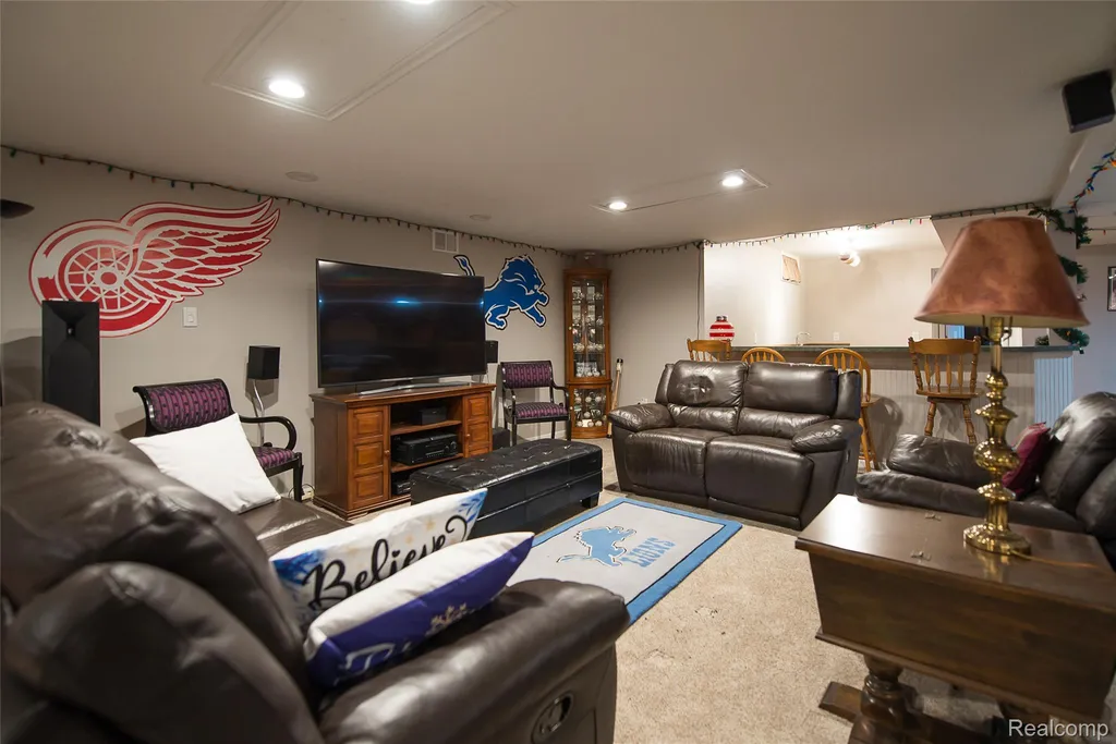 6093 Rosewood Parkway White Lake Charter Township MI 48383