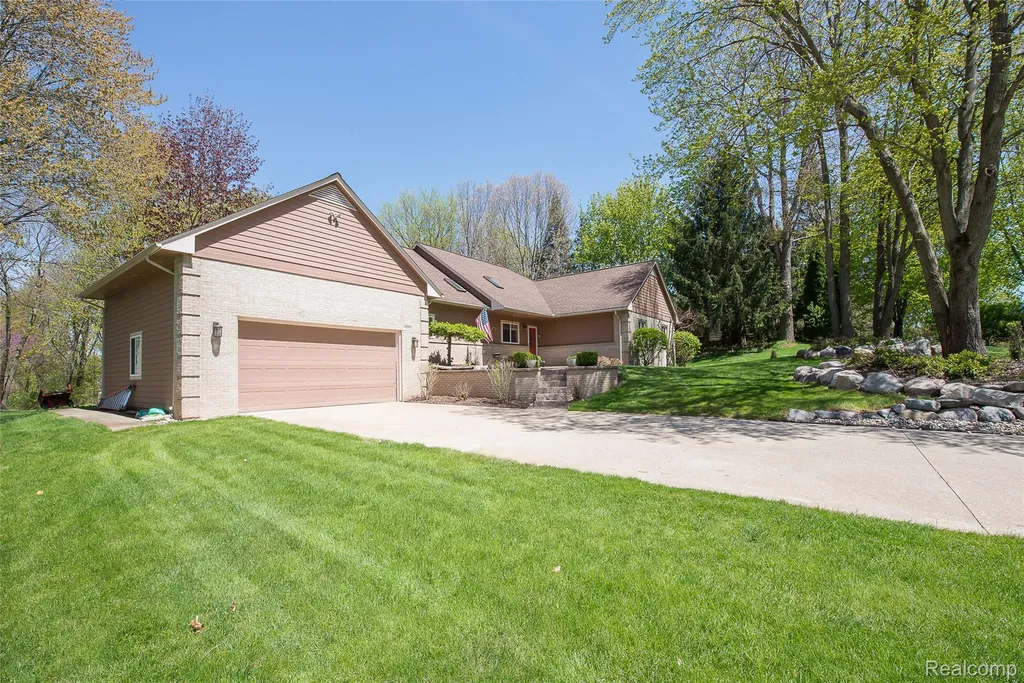 6093 Rosewood Parkway White Lake Charter Township MI 48383