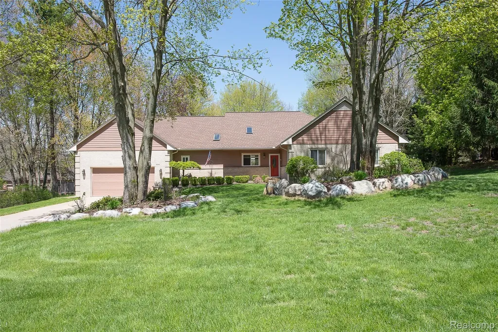 6093 Rosewood Parkway White Lake Charter Township MI 48383
