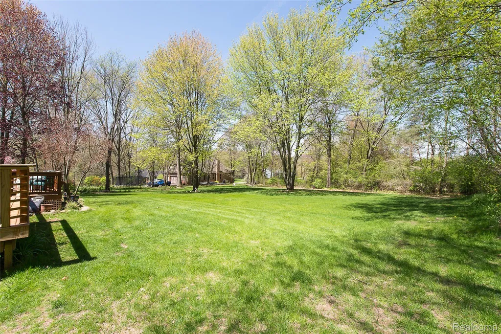 6093 Rosewood Parkway White Lake Charter Township MI 48383