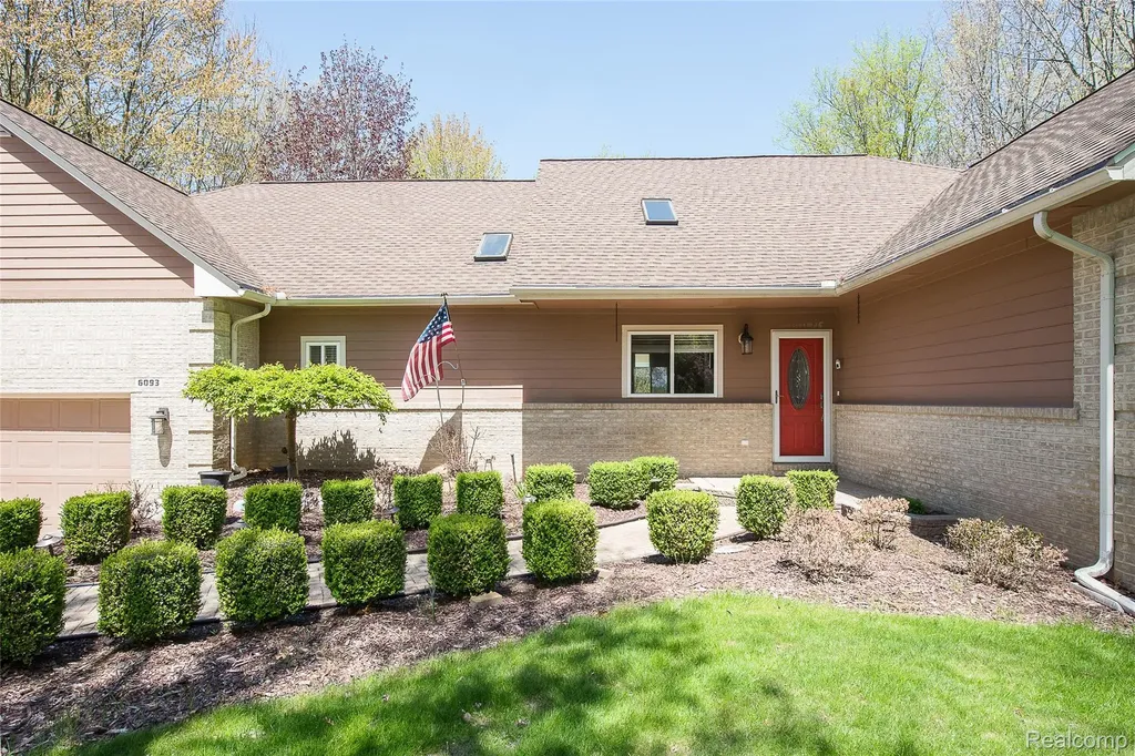 6093 Rosewood Parkway White Lake Charter Township MI 48383