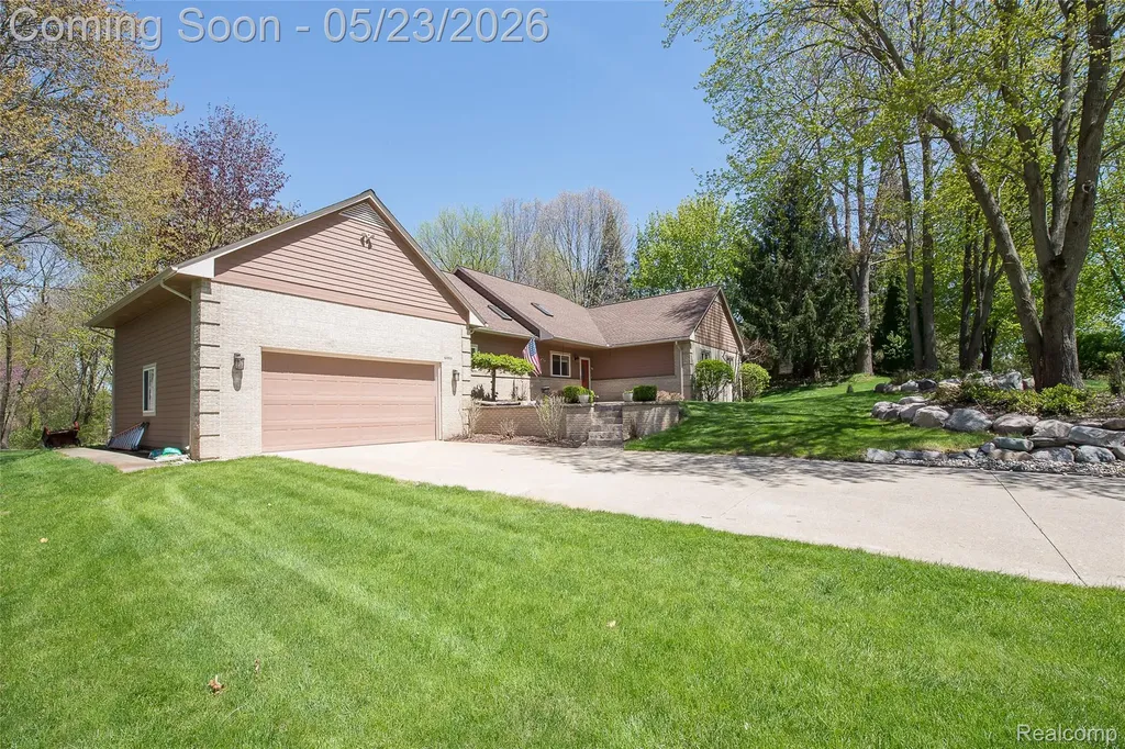 6093 Rosewood Parkway White Lake Charter Township MI 48383