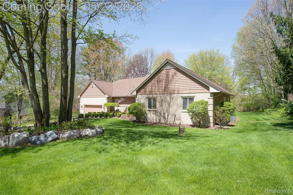 6093 Rosewood Parkway White Lake Charter Township MI 48383