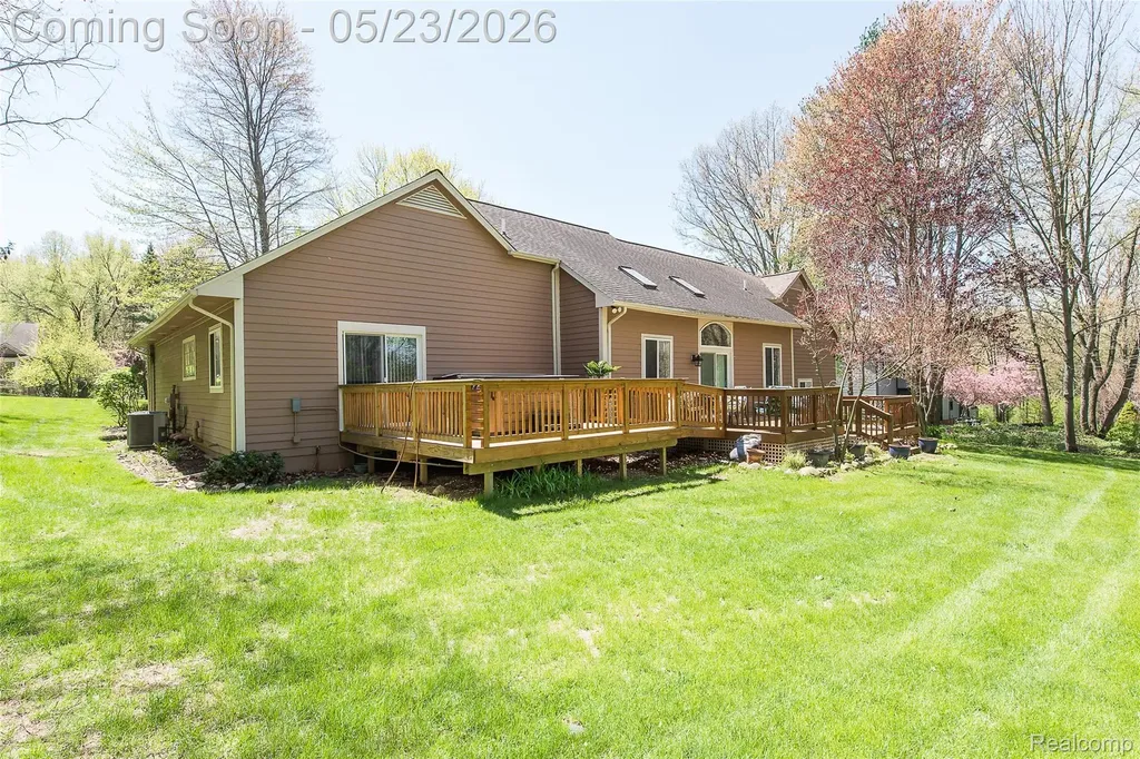 6093 Rosewood Parkway White Lake Charter Township MI 48383