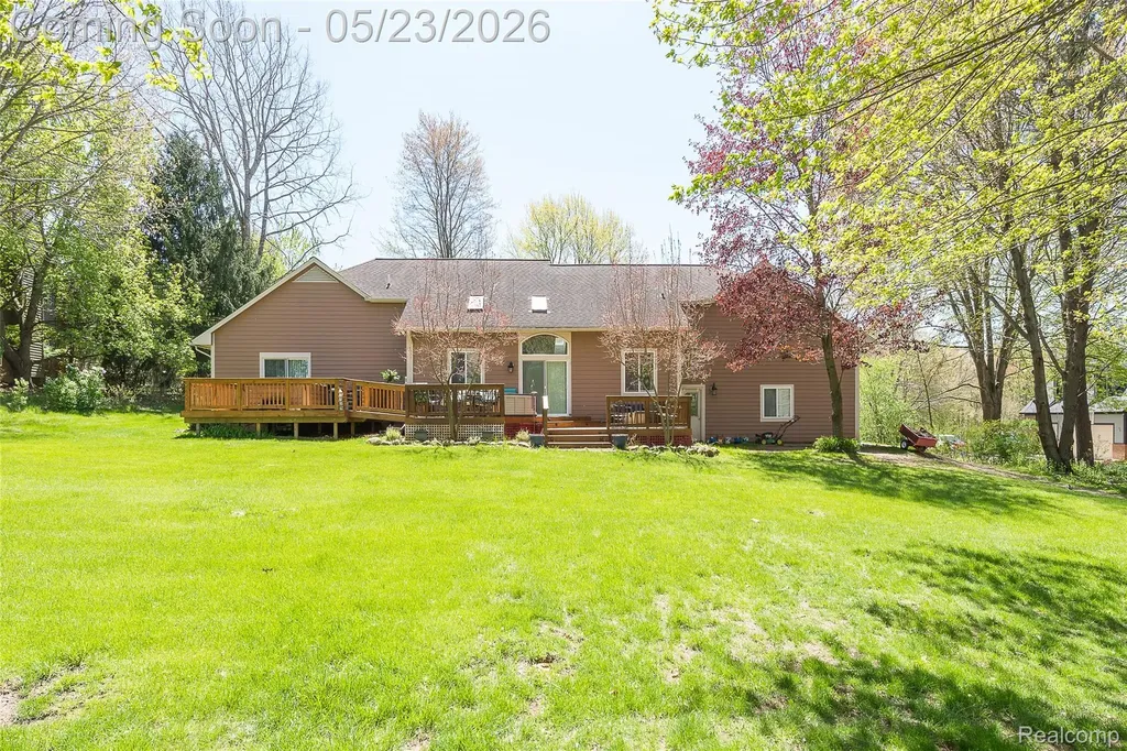 6093 Rosewood Parkway White Lake Charter Township MI 48383