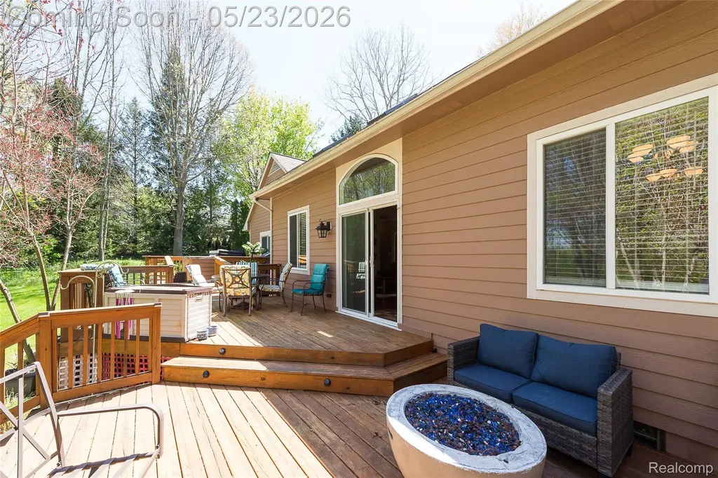 6093 Rosewood Parkway White Lake Charter Township MI 48383