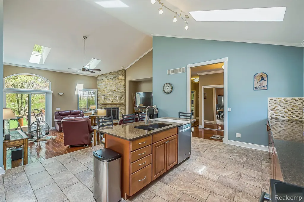 6093 Rosewood Parkway White Lake Charter Township MI 48383