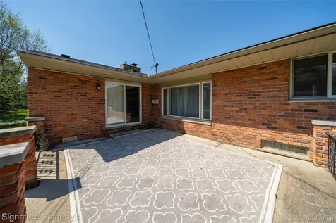 14188 Ramblewood Street Livonia City MI 48154