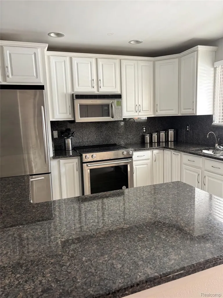 3668 Old Creek Road Troy City MI 48084