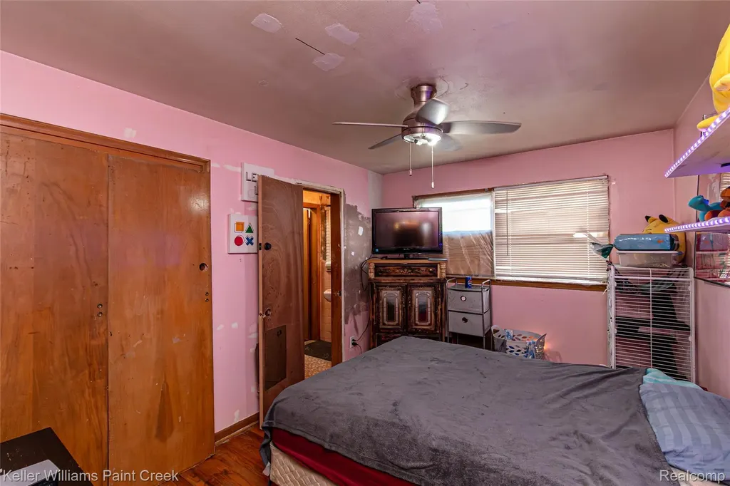 25610 Jennifer Avenue Redford Charter Township MI 48239