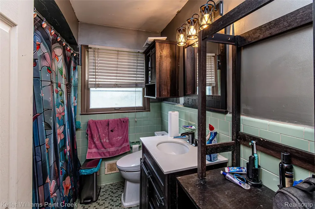 25610 Jennifer Avenue Redford Charter Township MI 48239