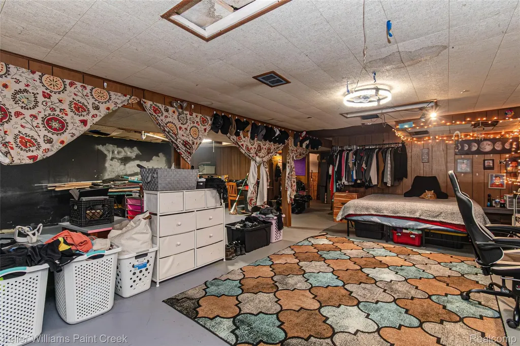 25610 Jennifer Avenue Redford Charter Township MI 48239
