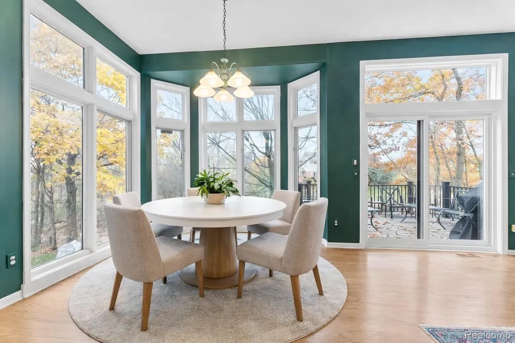 6775 Carlyle Crossing West Bloomfield Charter Township MI 48322