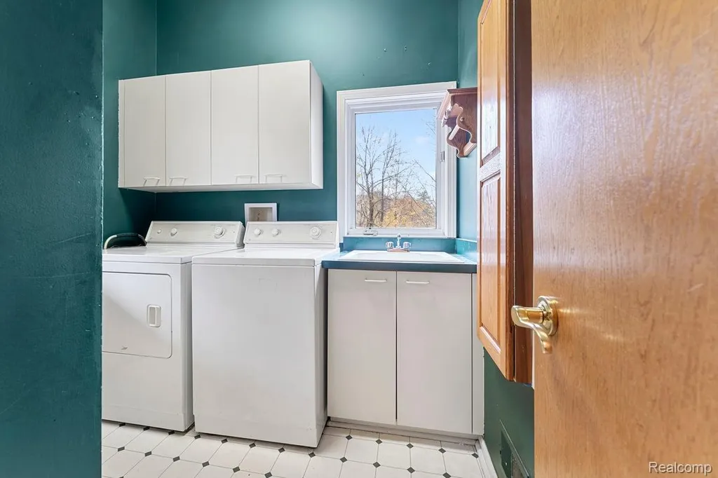 6775 Carlyle Crossing West Bloomfield Charter Township MI 48322