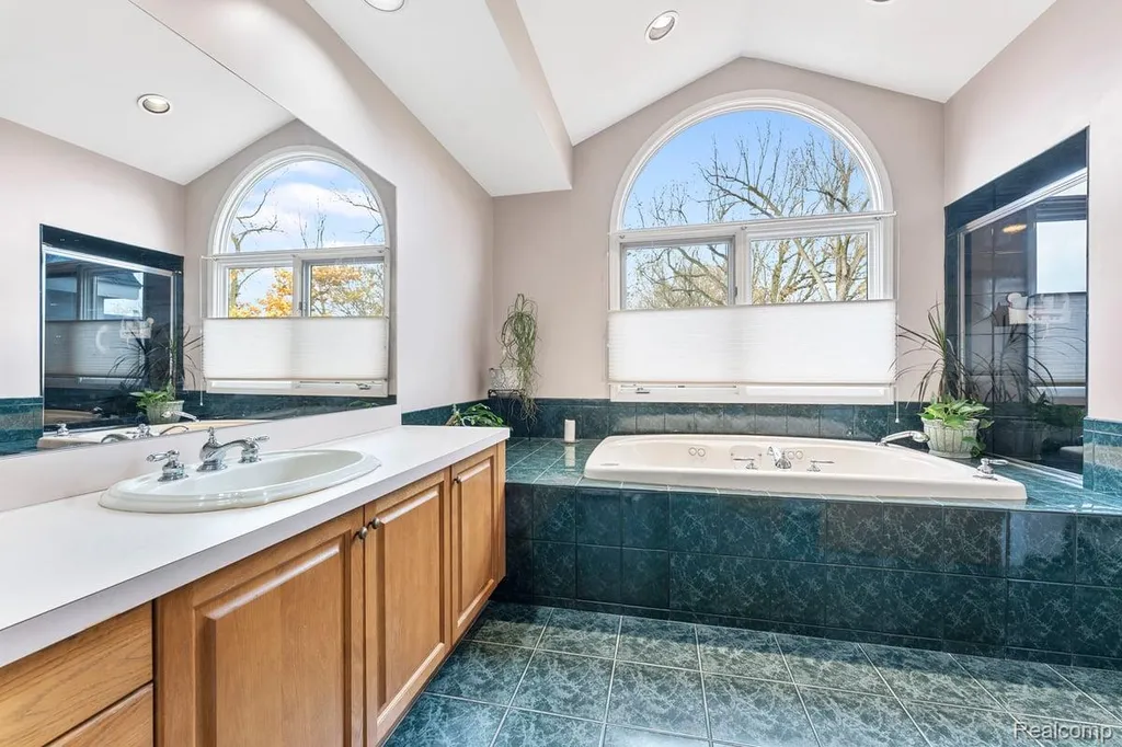 6775 Carlyle Crossing West Bloomfield Charter Township MI 48322