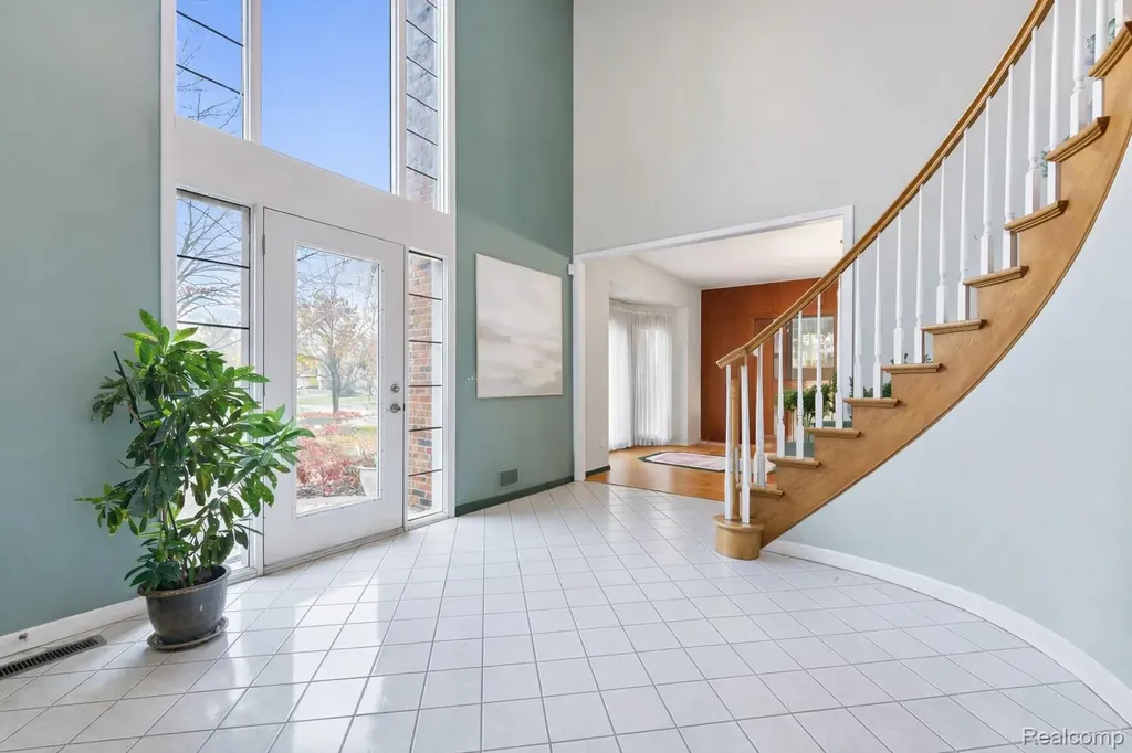 6775 Carlyle Crossing West Bloomfield Charter Township MI 48322