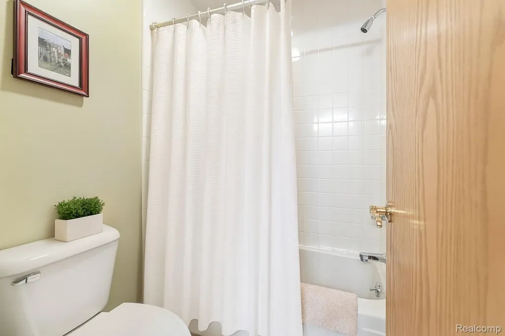 6775 Carlyle Crossing West Bloomfield Charter Township MI 48322