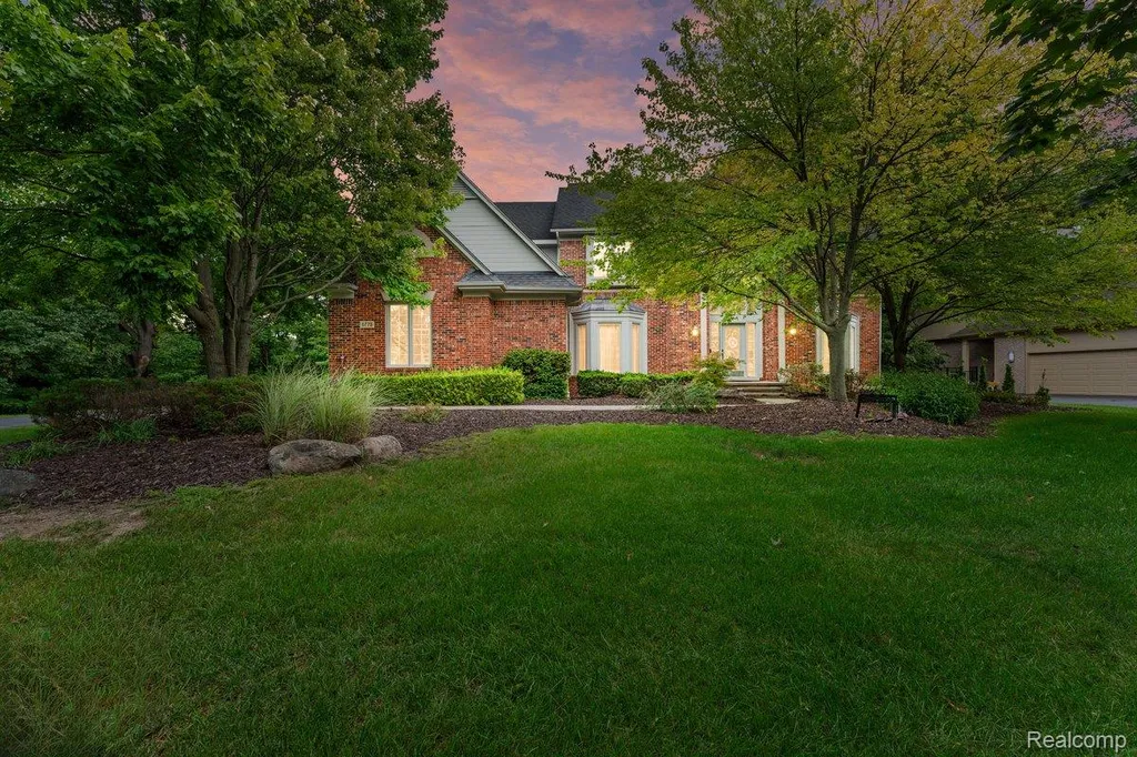 6775 Carlyle Crossing West Bloomfield Charter Township MI 48322
