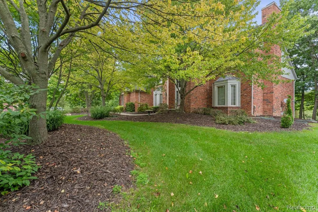6775 Carlyle Crossing West Bloomfield Charter Township MI 48322