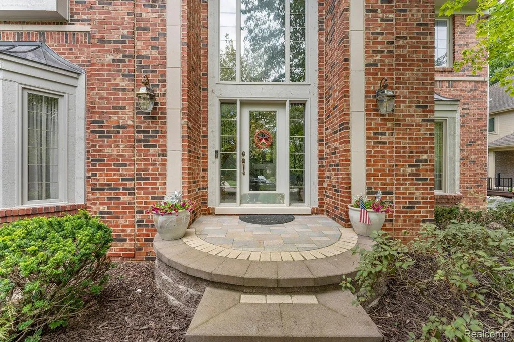 6775 Carlyle Crossing West Bloomfield Charter Township MI 48322