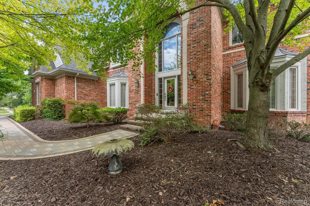 6775 Carlyle Crossing West Bloomfield Charter Township MI 48322