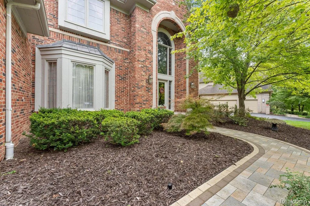 6775 Carlyle Crossing West Bloomfield Charter Township MI 48322