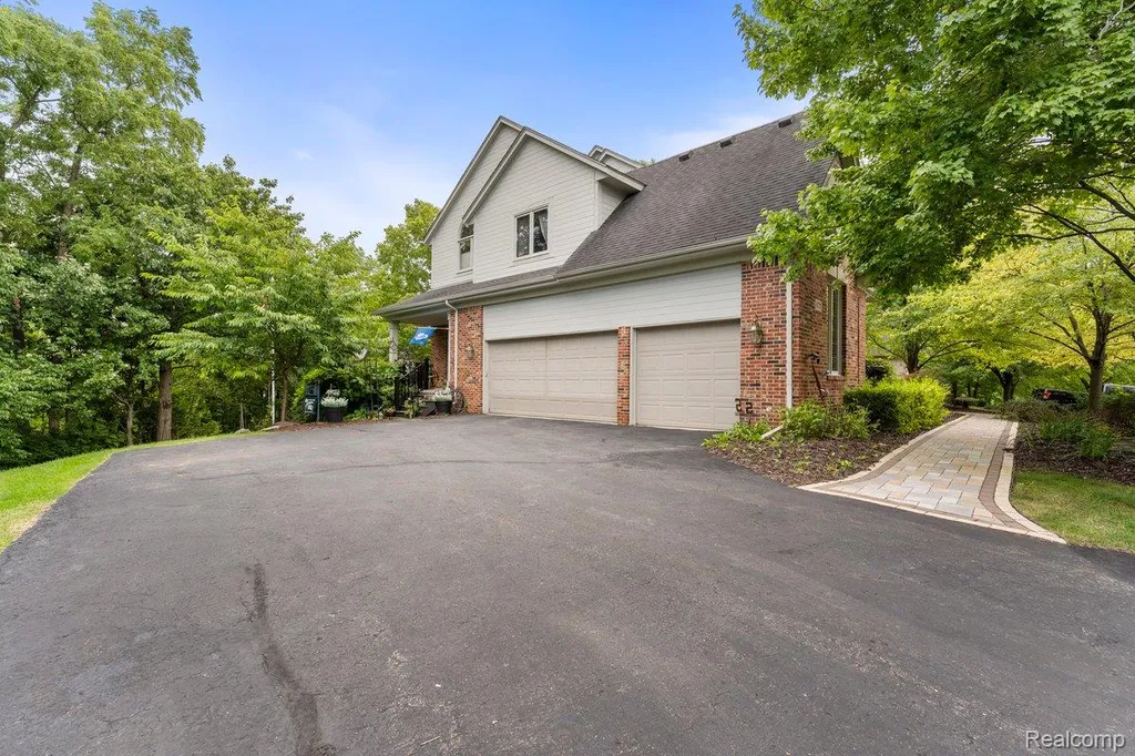 6775 Carlyle Crossing West Bloomfield Charter Township MI 48322