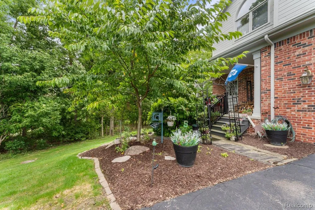 6775 Carlyle Crossing West Bloomfield Charter Township MI 48322