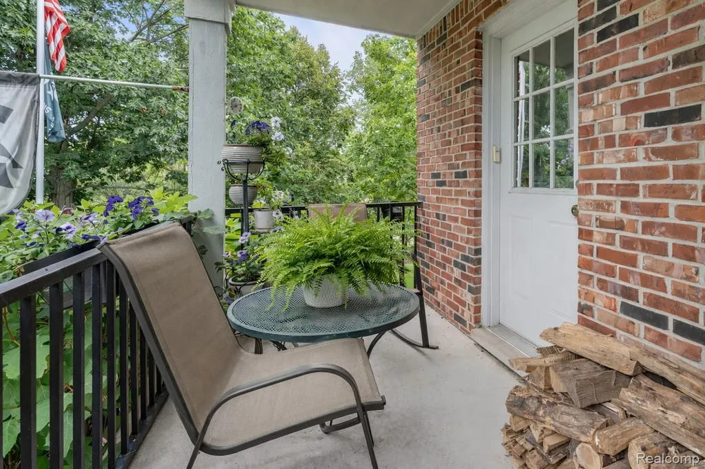 6775 Carlyle Crossing West Bloomfield Charter Township MI 48322