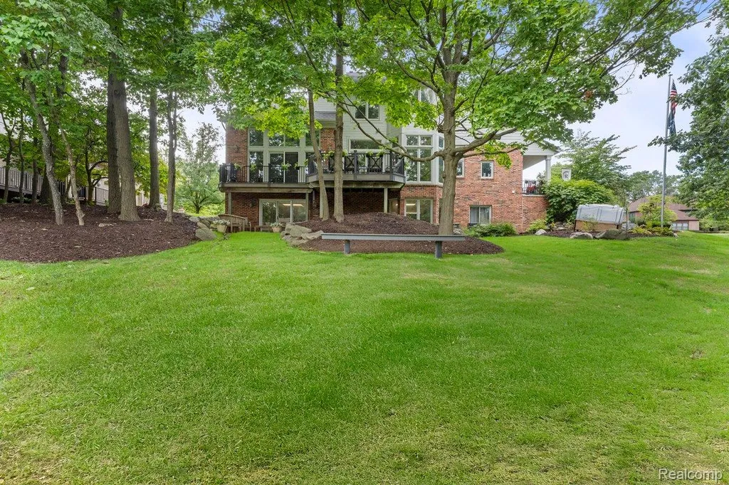 6775 Carlyle Crossing West Bloomfield Charter Township MI 48322