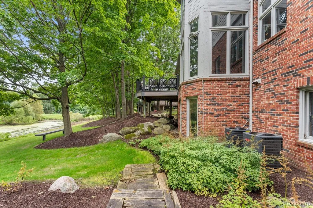 6775 Carlyle Crossing West Bloomfield Charter Township MI 48322