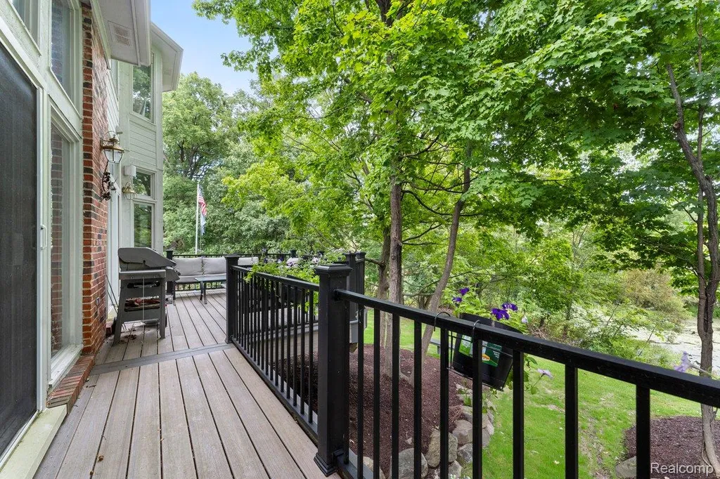 6775 Carlyle Crossing West Bloomfield Charter Township MI 48322