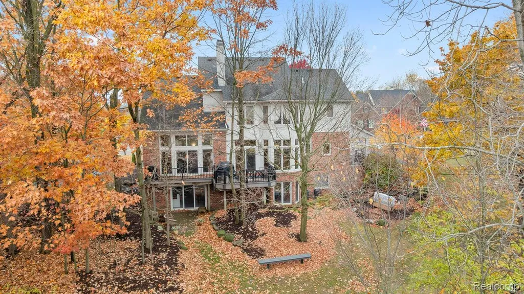 6775 Carlyle Crossing West Bloomfield Charter Township MI 48322