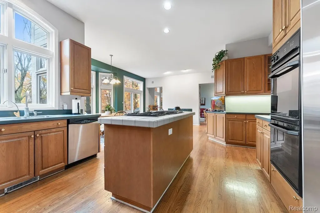 6775 Carlyle Crossing West Bloomfield Charter Township MI 48322