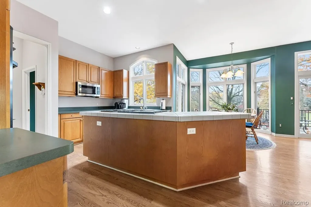 6775 Carlyle Crossing West Bloomfield Charter Township MI 48322