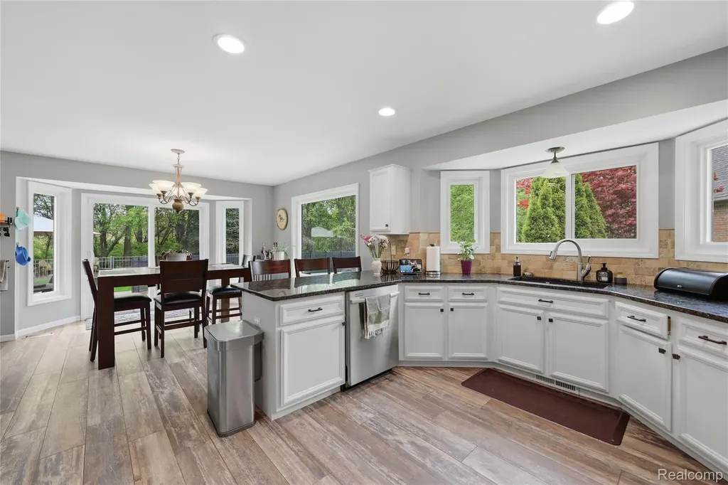 49371 Deerfield Park Macomb Township MI 48044