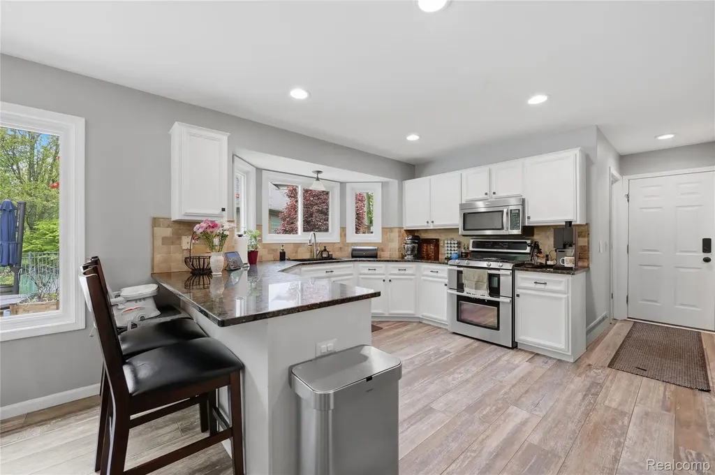49371 Deerfield Park Macomb Township MI 48044